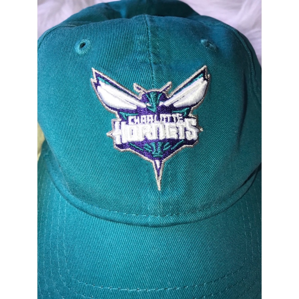 TWO HORNETS HATS - Picture 3 of 7